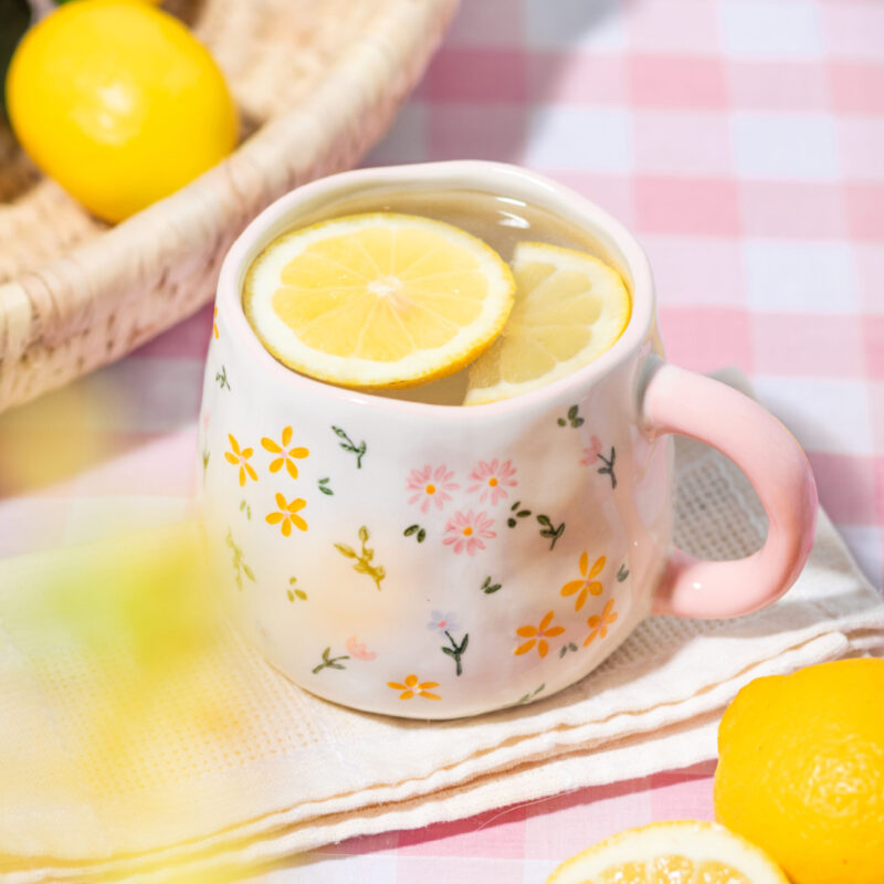 Taza de Cerámica Ditsy Floral – Flores Vintage | Sass & Belle - Imagen 2