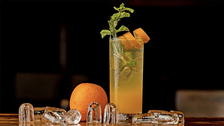 Mocktail con té y frutas